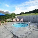 Sea Otter Inn 